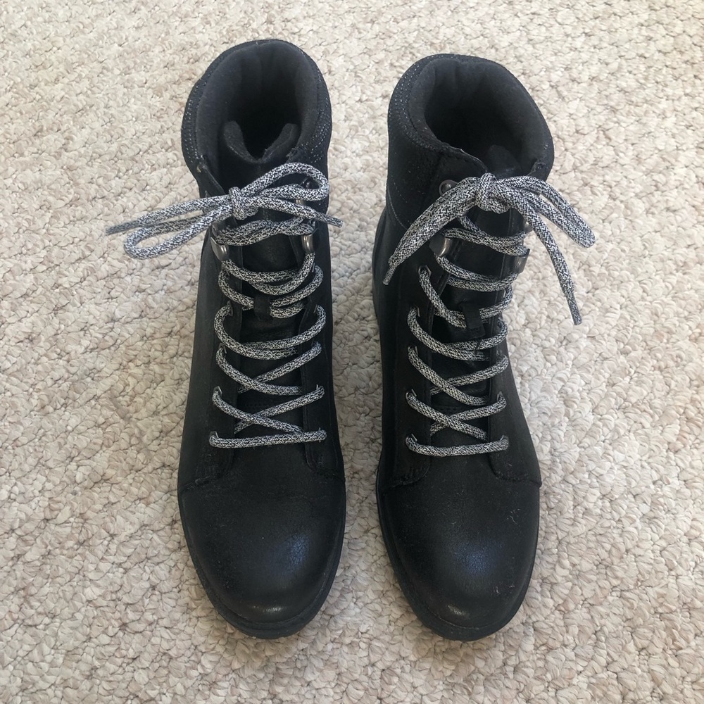 Women’s black lace up ankle boots. Size 8.5